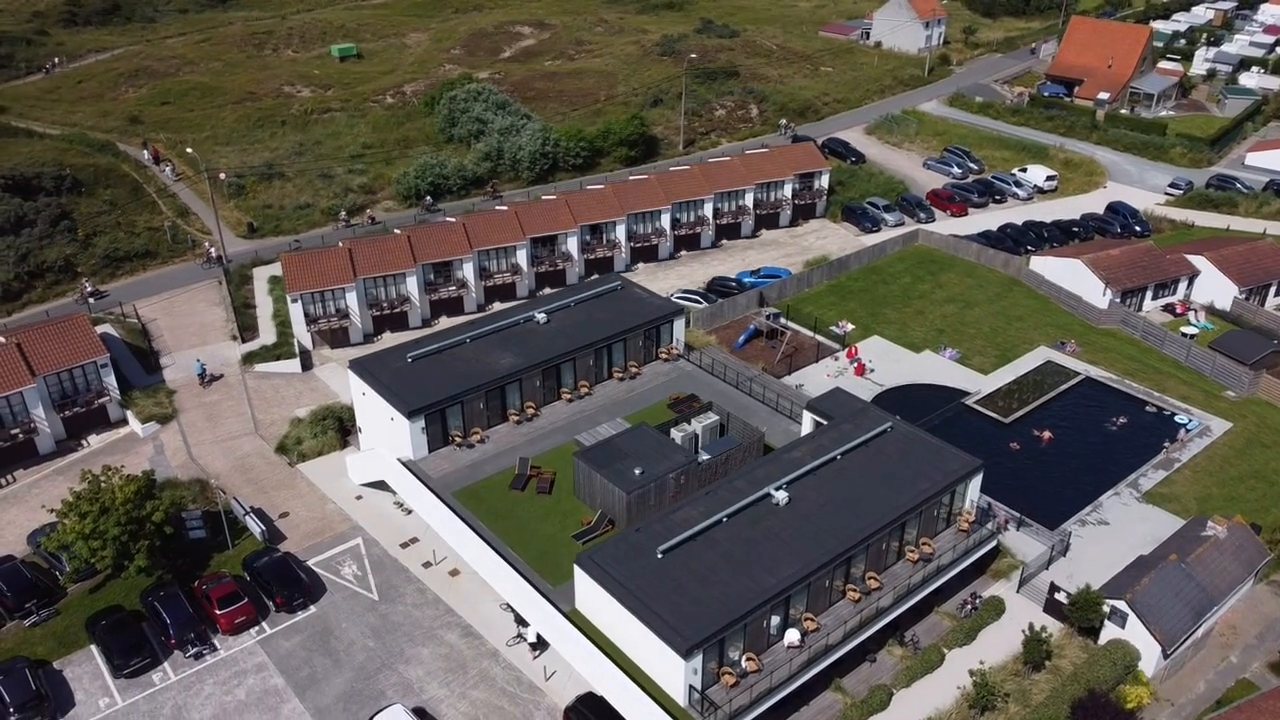 Hotel Zeegalm van bovenaf, met buitenzwembad en dakterrassen