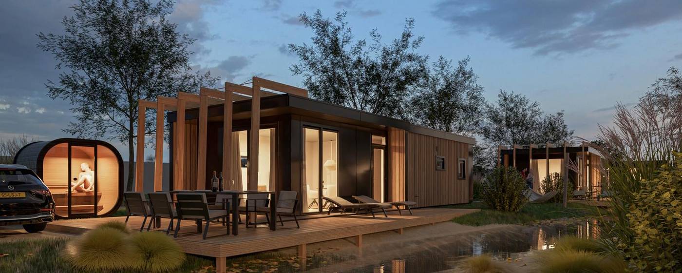 Lodge met pergola aan het water bij avond