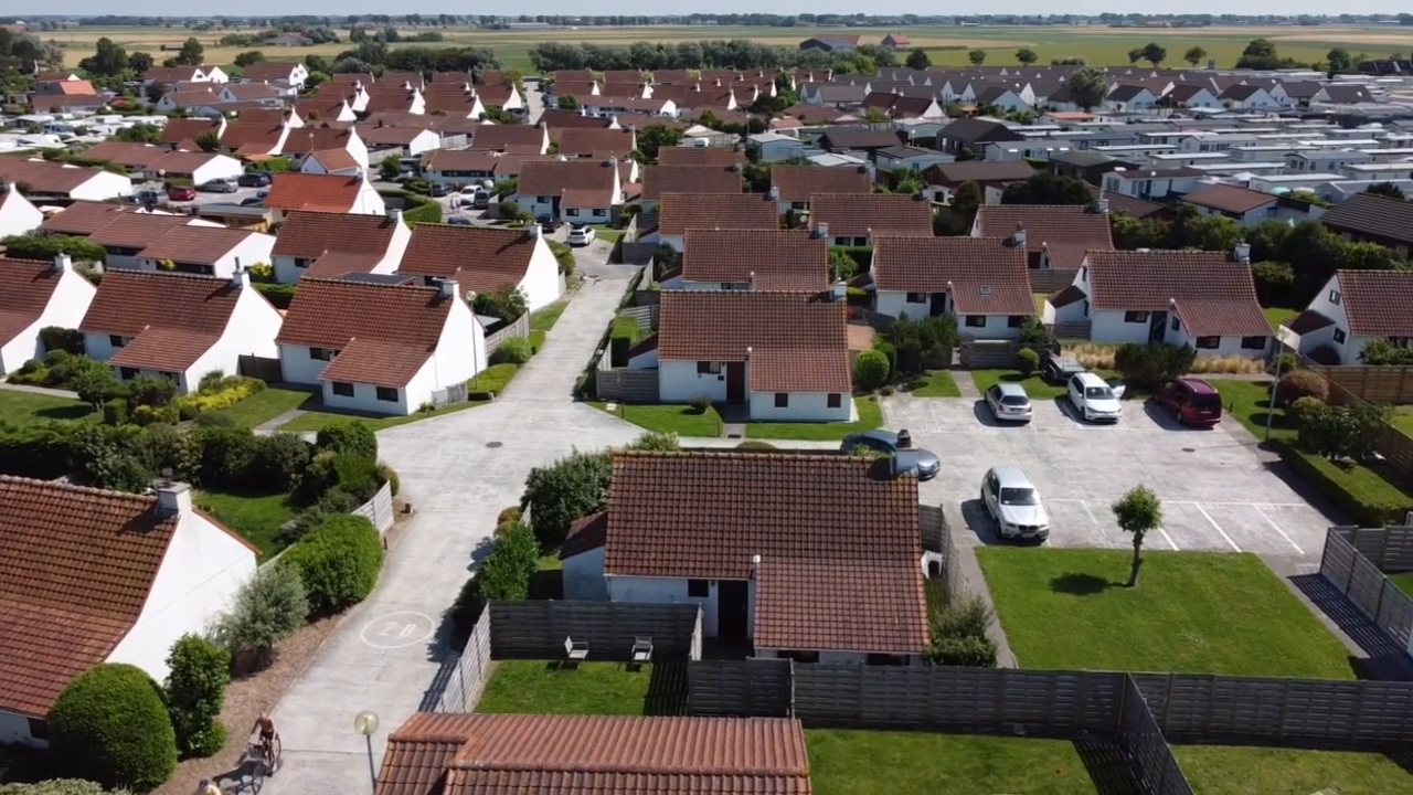 Zeegalm Bungalows aan de Duinenweg, luchtbeeld